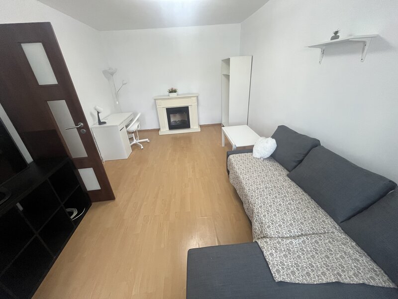 Tineretului vis-a-vis parc, apartament decomandat