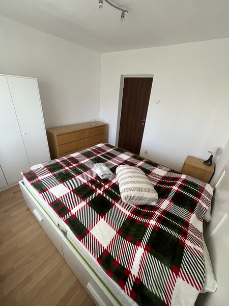 Tineretului vis-a-vis parc, apartament decomandat