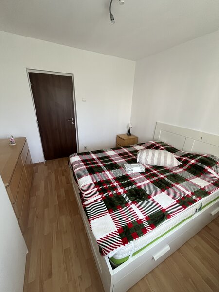Tineretului vis-a-vis parc, apartament decomandat