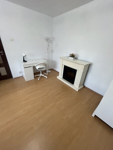 Tineretului vis-a-vis parc, apartament decomandat