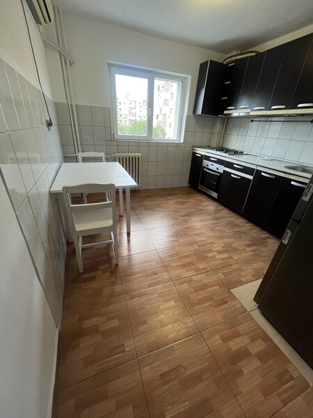 Tineretului vis-a-vis parc, apartament decomandat